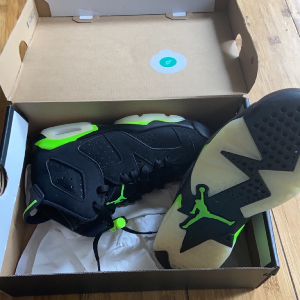 Electric green 6s 4.5Y